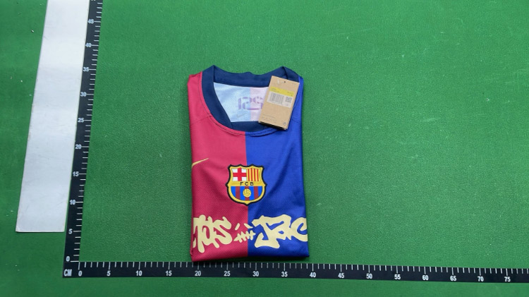 Zdjęcie QC 2 z 7 — FC Barcelona x AMBILLY Collaboration Football Jersey [40 styles]
