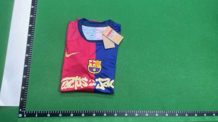 Zdjęcie QC 7 z 7 — FC Barcelona x AMBILLY Collaboration Football Jersey [40 styles]