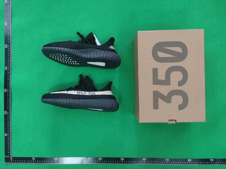 Zdjęcie QC 1 z 2 — Adidas Yeezy Boost 350 V2 Sneakers [30 styles]