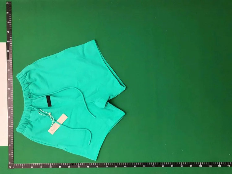 Zdjęcie QC 4 z 4 — Fear of God Essentials Shorts [40 styles]