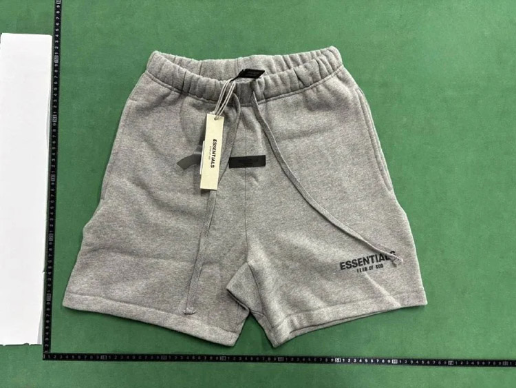 Zdjęcie QC 1 z 4 — Fear of God Essentials Shorts [40 styles]