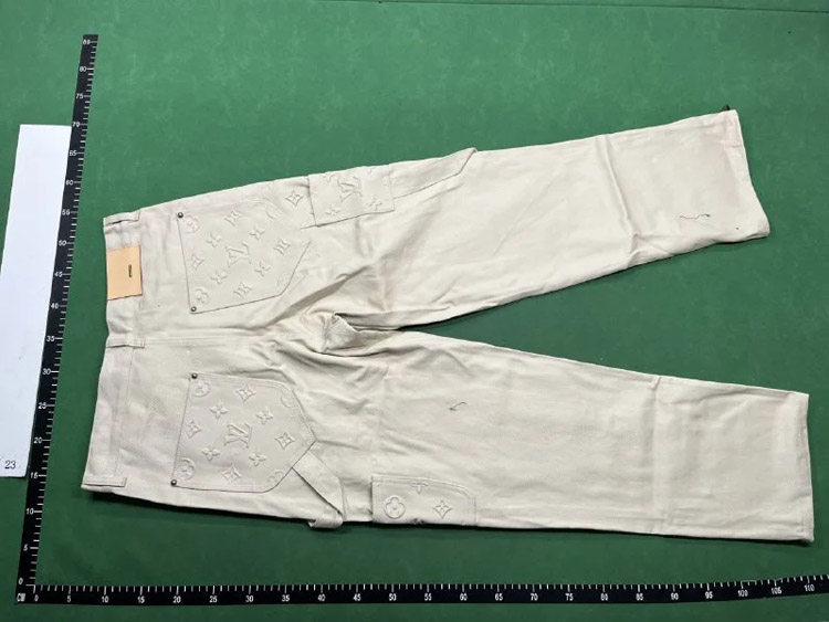 Zdjęcie QC 3 z 4 — Louis Vuitton Monogram Jeans [20 styles]