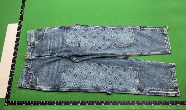 Zdjęcie QC 4 z 4 — Louis Vuitton Monogram Jeans [20 styles]