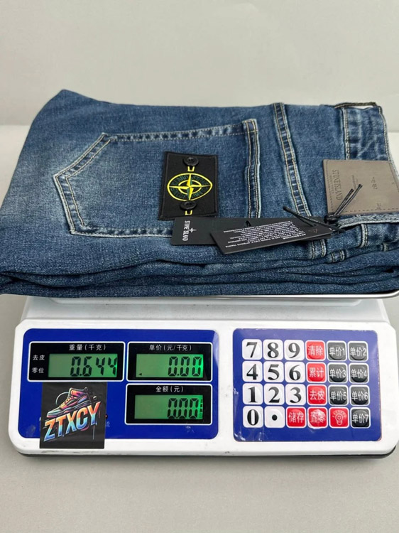 Zdjęcie QC 4 z 4 — Stone Island Slim Fit Dark Wash Jeans [2 styles]