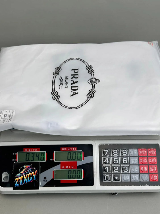 Zdjęcie QC 2 z 4 — Prada Logo T-Shirt [39 styles]
