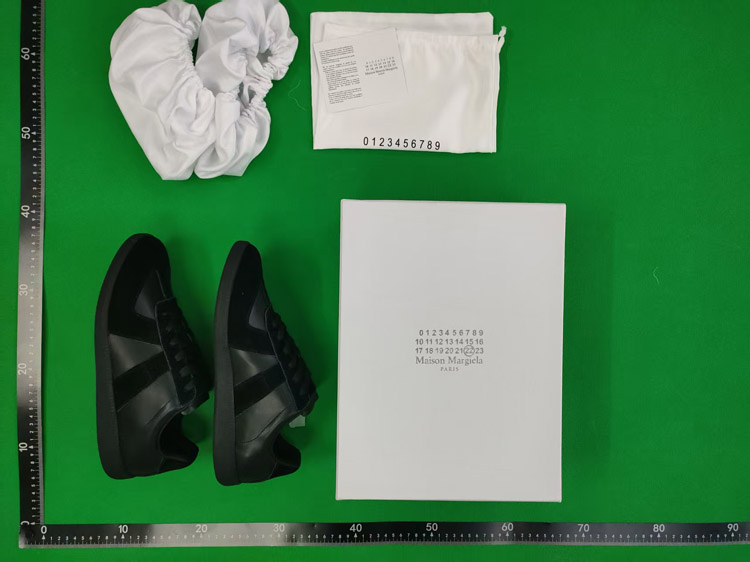 Zdjęcie QC 2 z 2 — Maison Margiela Replica Tabi Sneakers [29 styles]