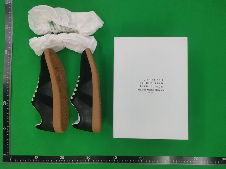 Zdjęcie QC 2 z 2 — Maison Margiela Replica Tabi Sneakers [12 styles]