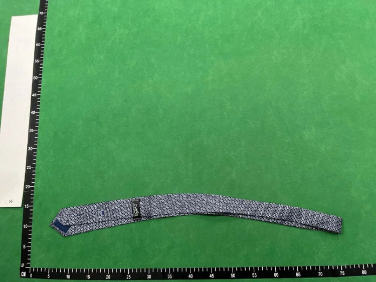 Zdjęcie QC 2 z 4 — Louis Vuitton Monogram Jacquard Silk Tie [40 styles]
