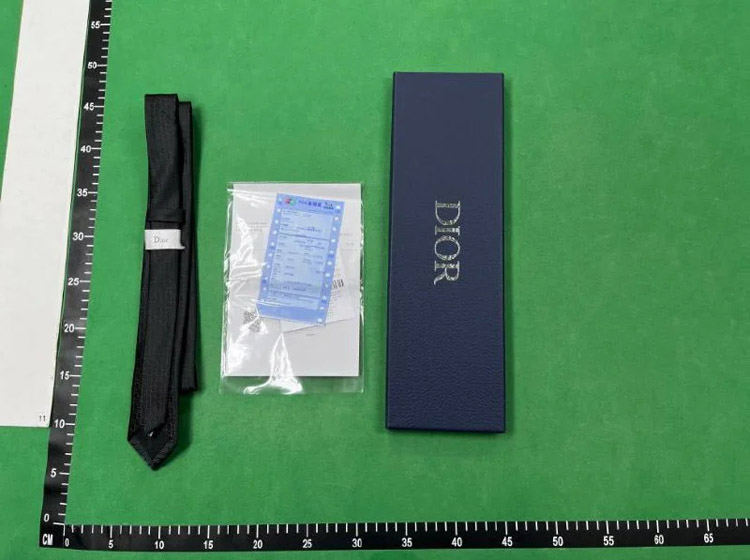 Zdjęcie QC 4 z 4 — Louis Vuitton Monogram Jacquard Silk Tie [40 styles]