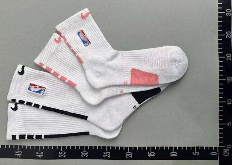 Zdjęcie QC 2 z 2 — NBA Logo Performance Crew Socks [40 styles]