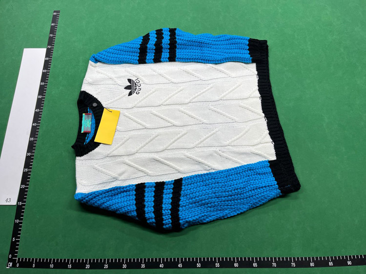 Zdjęcie QC 3 z 4 — Gucci GG Supreme × Adidas Collaborative Knitwear & Track Jackets