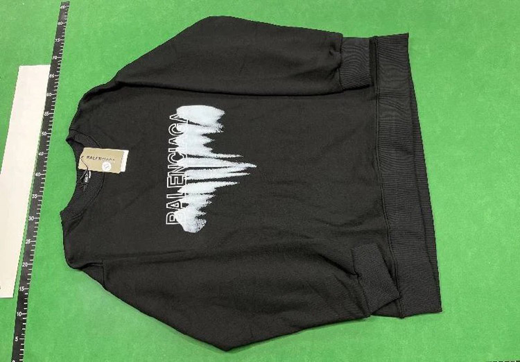 Zdjęcie QC 1 z 4 — Balenciaga Logo Sweatshirt [40 styles]