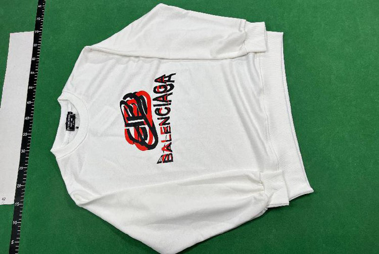 Zdjęcie QC 2 z 4 — Balenciaga Logo Sweatshirt [40 styles]