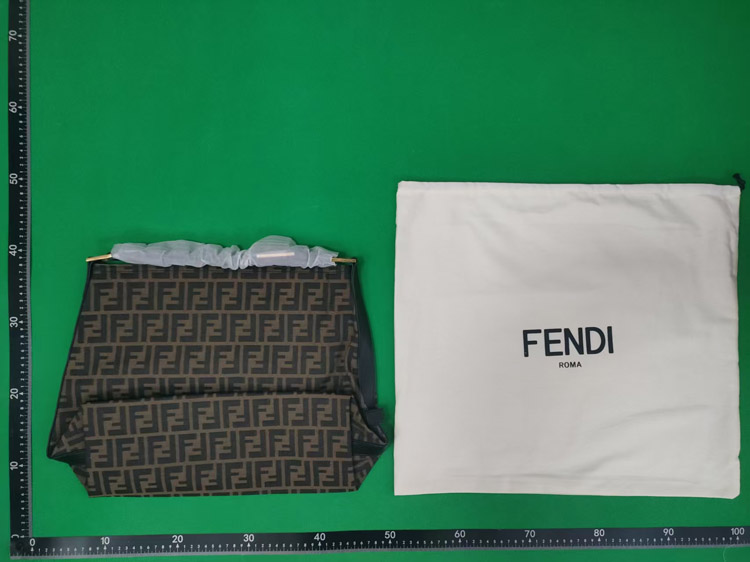 Zdjęcie QC 1 z 3 — Fendi GG Supreme Bags [40 styles]
