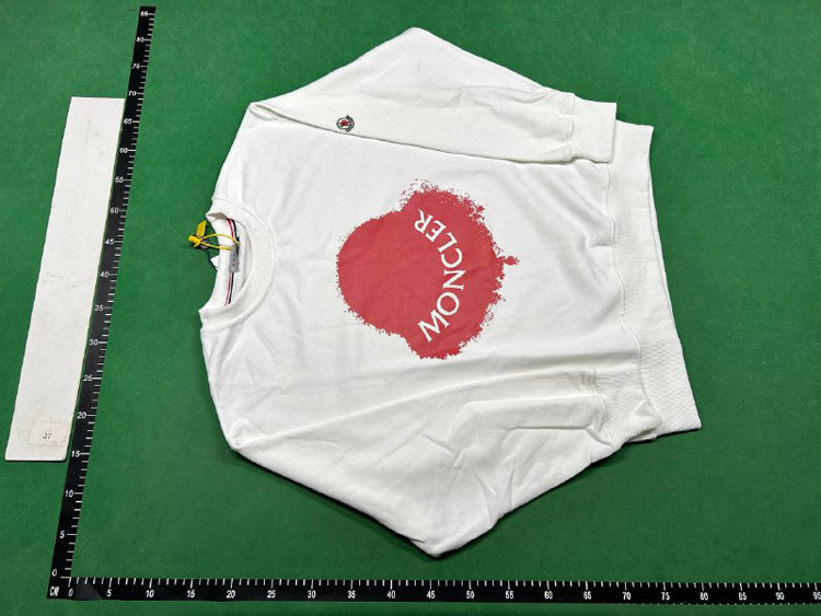 Zdjęcie QC 1 z 4 — Moncler Paint Splatter Logo Sweatshirt [2 styles]