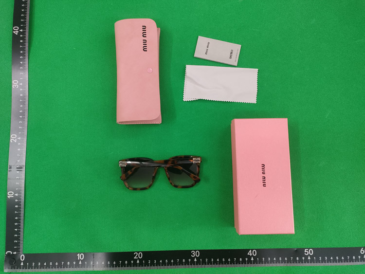 Zdjęcie QC 2 z 4 — Miu Miu MAYA Sunglasses [39 styles]