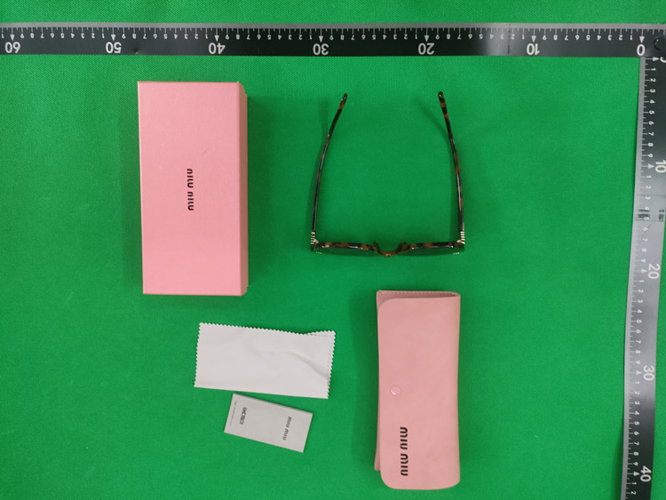 Zdjęcie QC 4 z 4 — Miu Miu MAYA Sunglasses [39 styles]