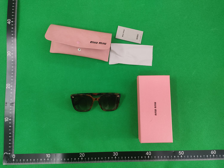 Zdjęcie QC 1 z 4 — Miu Miu MAYA Sunglasses [39 styles]