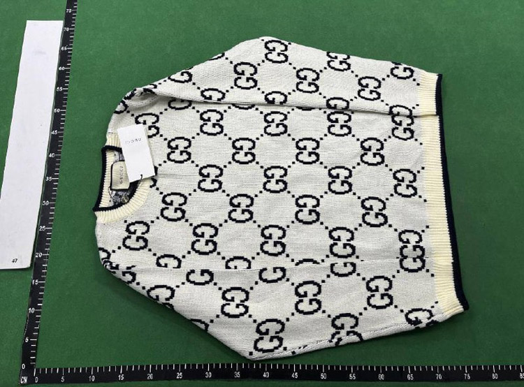 Zdjęcie QC 4 z 4 — Gucci, Balenciaga, Louis Vuitton, Fendi Knit Sweaters & Cardigans [40 styles]