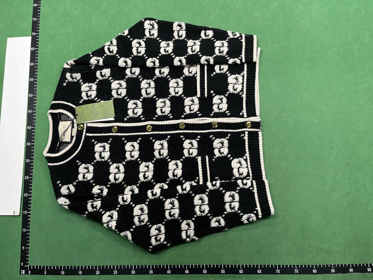 Zdjęcie QC 2 z 4 — Gucci, Balenciaga, Louis Vuitton, Fendi Knit Sweaters & Cardigans [40 styles]
