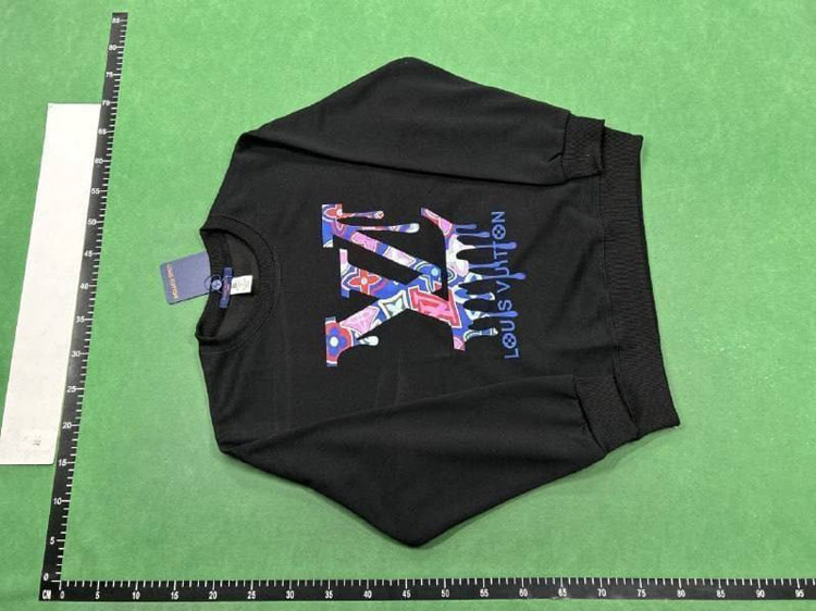 Zdjęcie QC 2 z 4 — Louis Vuitton LV Monogram Graphic Sweatshirt [29 styles]