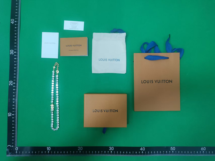 Zdjęcie QC 1 z 3 — Louis Vuitton Monogram World Tour Crystal-Embellished Bracelet