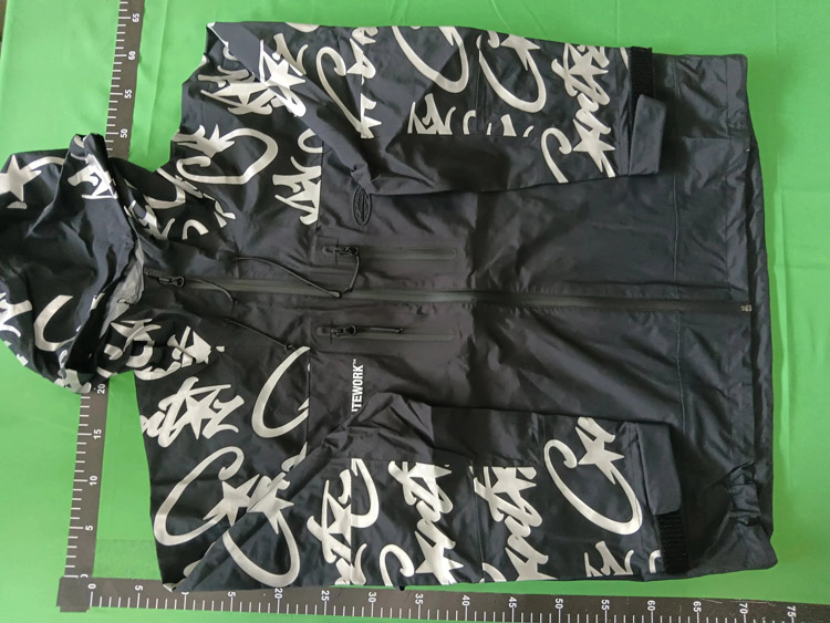 Zdjęcie QC 1 z 3 — ALYXMARK Graffiti Print Hooded Windbreaker Jacket [2 styles]