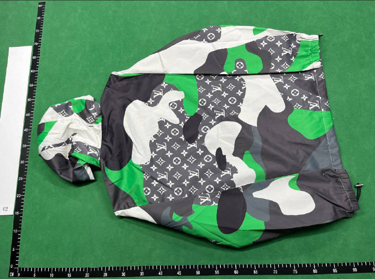 Zdjęcie QC 2 z 3 — Louis Vuitton Monogram Camouflage Print Zip-Up Jacket