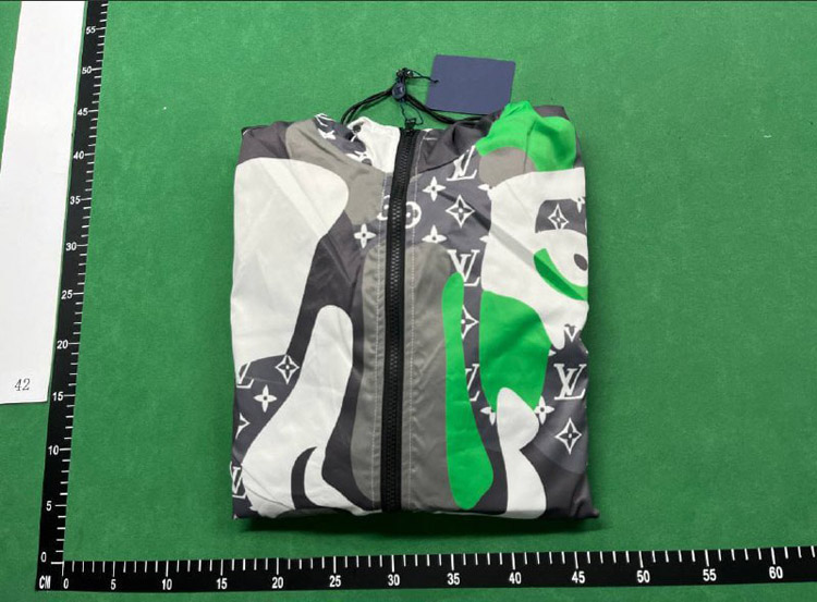 Zdjęcie QC 3 z 3 — Louis Vuitton Monogram Camouflage Print Zip-Up Jacket