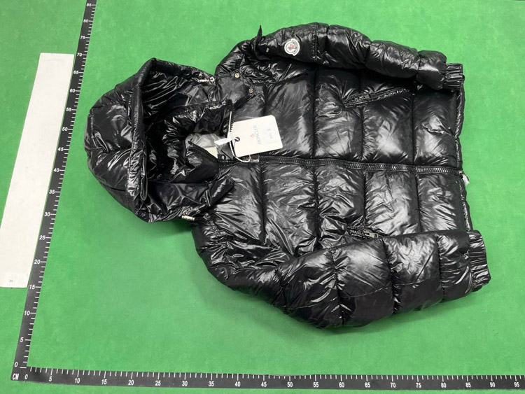 Zdjęcie QC 2 z 4 — Prada, Moncler, Stussy, Calvin Klein Puffer Jackets [29 styles]