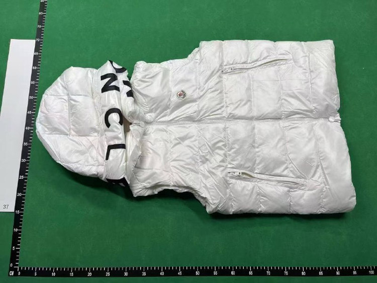 Zdjęcie QC 1 z 4 — Prada, Moncler, Stussy, Calvin Klein Puffer Jackets [29 styles]