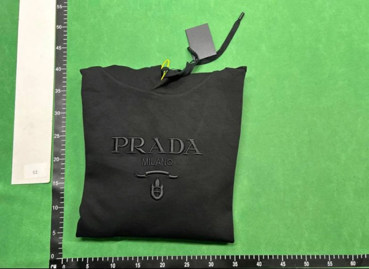 Zdjęcie QC 2 z 3 — Prada Logo-Embossed Hoodie & Crewneck Sweater Collection [20 styles]