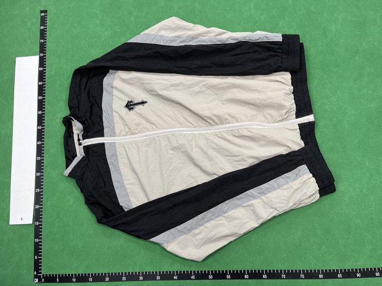Zdjęcie QC 2 z 4 — Thom Browne Technical Track Jacket [9 styles]