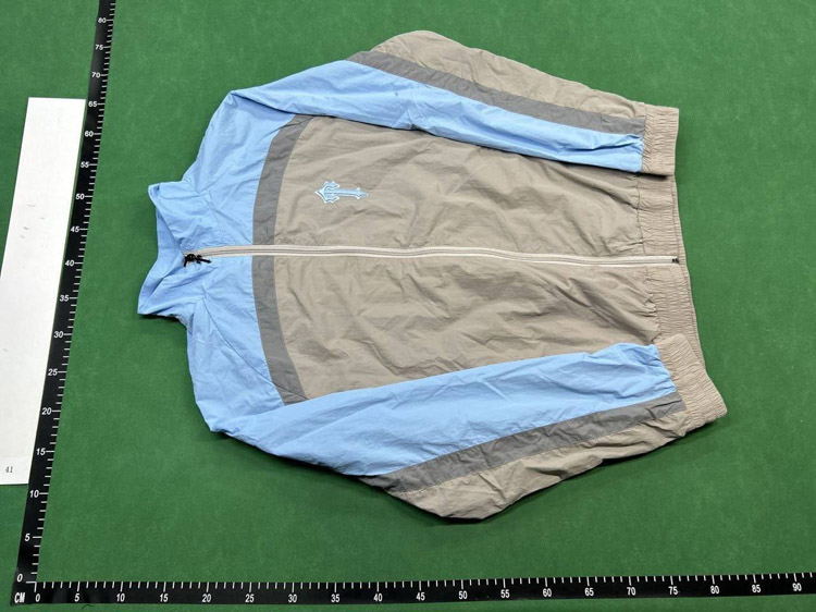 Zdjęcie QC 1 z 4 — Thom Browne Technical Track Jacket [9 styles]