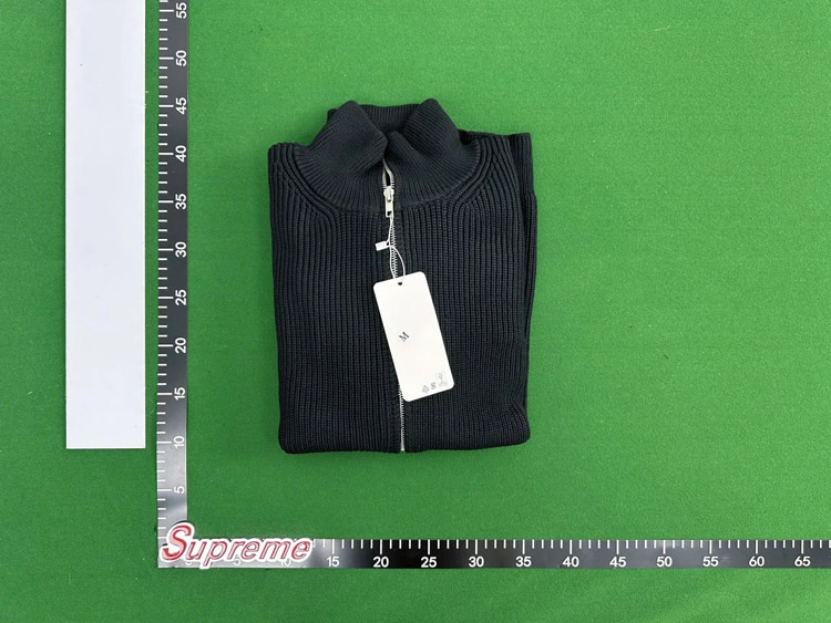 Zdjęcie QC 2 z 3 — Maison Margiela Ribbed Zip-Up Knit Sweater