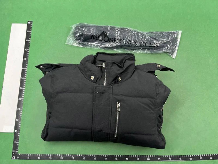 Zdjęcie QC 3 z 3 — Moose Knuckles Parka Jackets [35 styles]