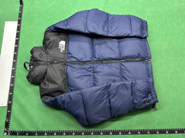 Zdjęcie QC 2 z 4 — The North Face Nuptse Jacket [39 styles]