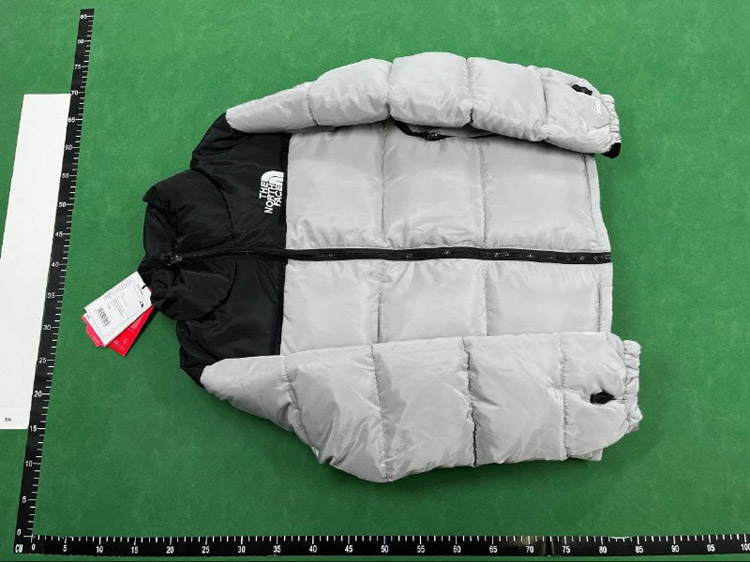 Zdjęcie QC 4 z 4 — The North Face Nuptse Jacket [39 styles]