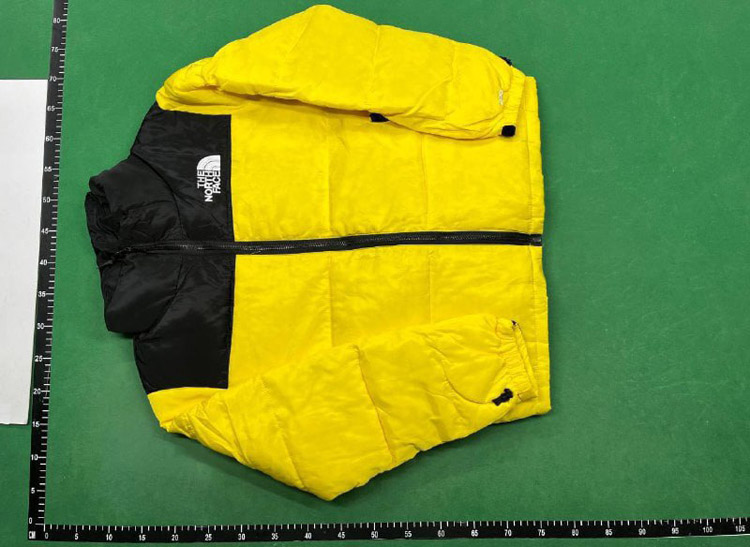 Zdjęcie QC 3 z 4 — The North Face Nuptse Jacket [39 styles]