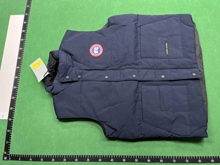 Zdjęcie QC 3 z 3 — Canada Goose Expedition Vest [9 styles]