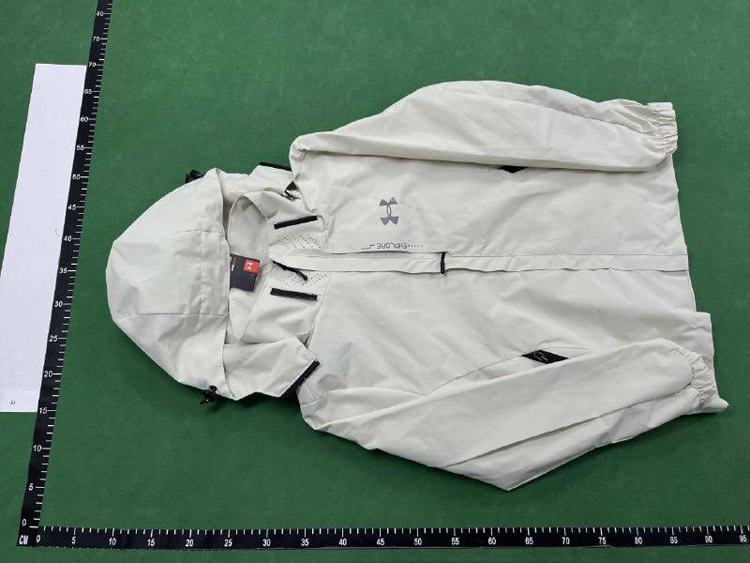 Zdjęcie QC 2 z 3 — Nike and Under Armour Hooded Windbreaker Jackets [8 styles]