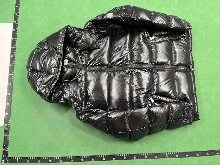 Zdjęcie QC 1 z 3 — Moncler Maya Puffer Jacket [40 styles]