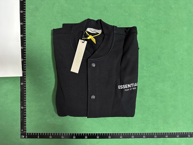 Zdjęcie QC 3 z 3 — Fear of God Essentials Zip-Up Jacket [3 styles]