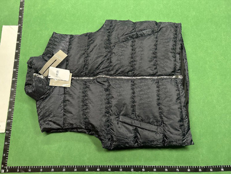 Zdjęcie QC 1 z 3 — GG Supreme Puffer Vest [7 styles]