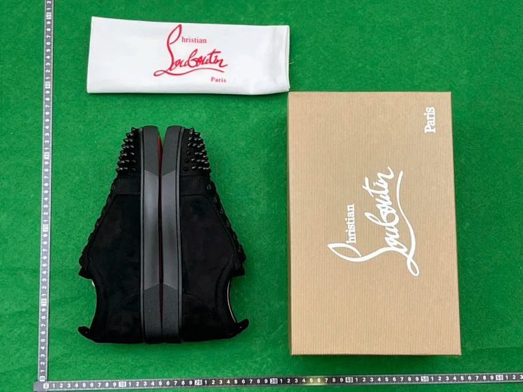 Zdjęcie QC 1 z 1 — Christian Louboutin Spiky Sneakers [39 styles]