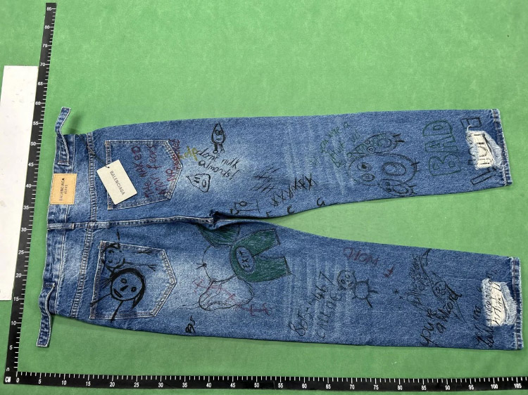 Zdjęcie QC 2 z 3 — Burberry Logo Patch Jeans [5 styles]