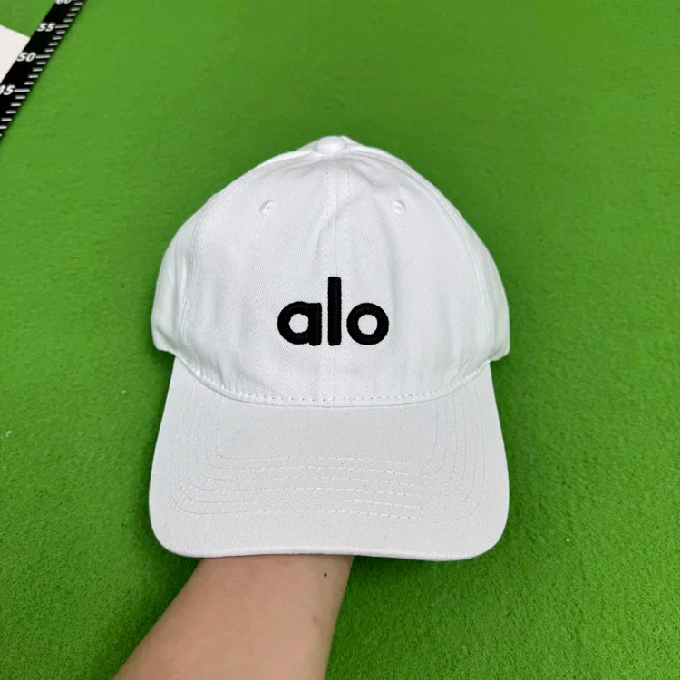 Zdjęcie QC 2 z 3 — Alo Yoga Embroidered Logo Baseball Cap [22 styles]
