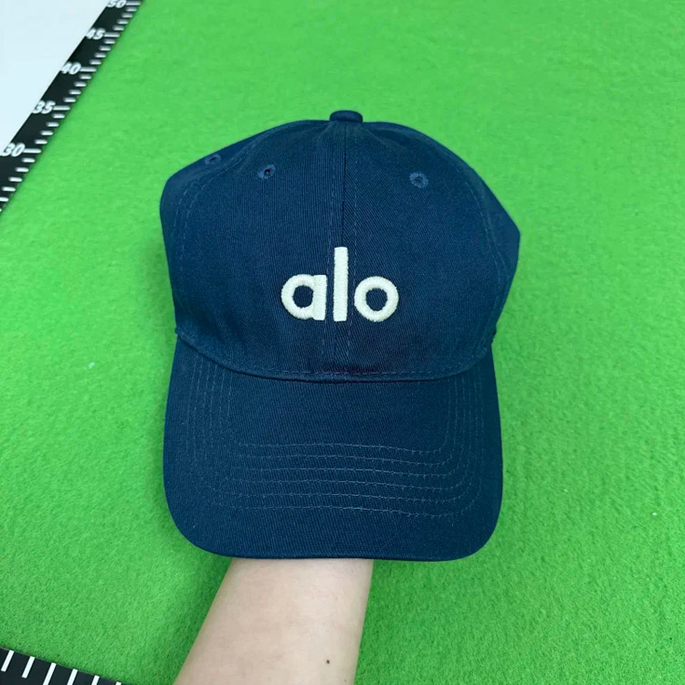 Zdjęcie QC 3 z 3 — Alo Yoga Embroidered Logo Baseball Cap [22 styles]