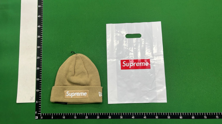 Zdjęcie QC 1 z 3 — Supreme x New Era Box Logo Beanie [8 styles]