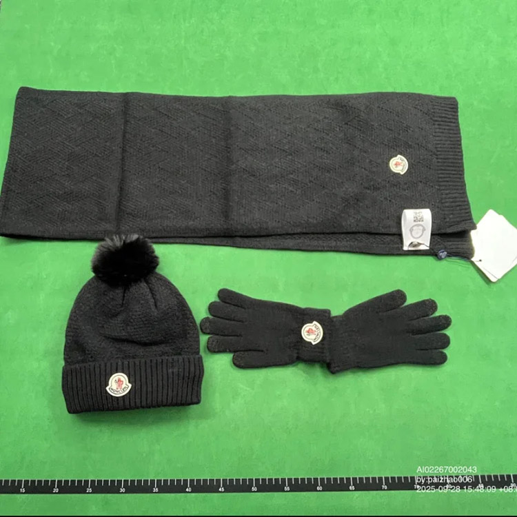 Zdjęcie QC 4 z 5 — Moncler Logo Knit Beanie, Scarf & Gloves Set [18 styles]